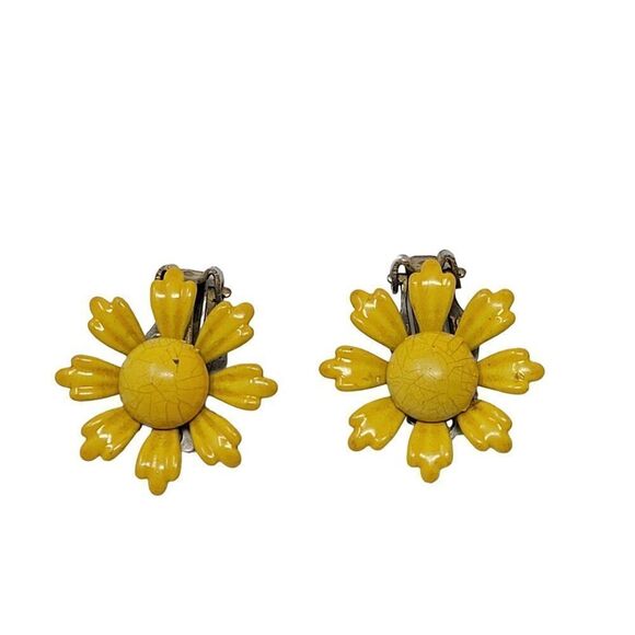 Vintage Unsigned Sunflower Yellow Enamel Clip On Earrings Flower Statement Gift - Picture 1 of 5